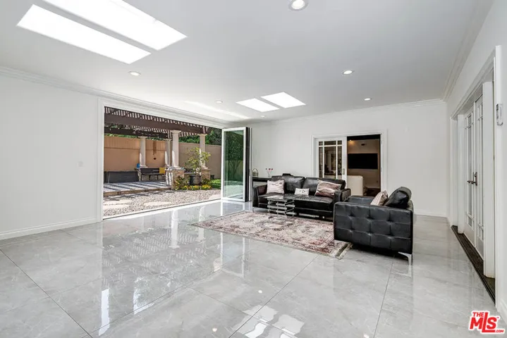 16226 Dickens Street, Encino, California 91436