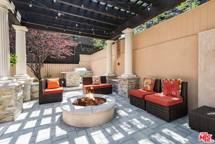 16226 Dickens Street, Encino, California 91436