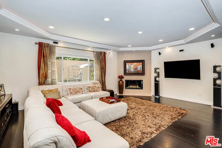16226 Dickens Street, Encino, California 91436