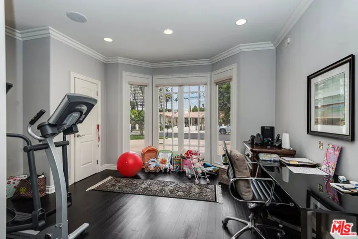 16226 Dickens Street, Encino, California 91436