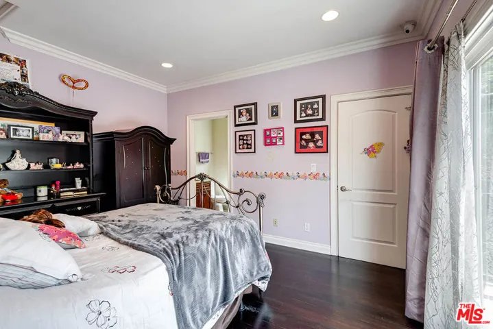 16226 Dickens Street, Encino, California 91436