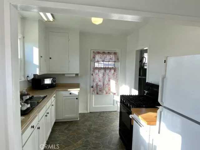 16651 Lake Avenue, Paramount, California 90723