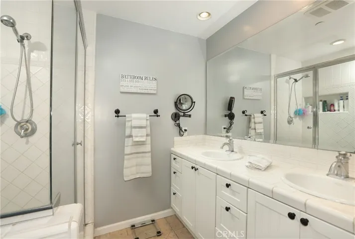 Upstairs Bedroom Suite Bathroom