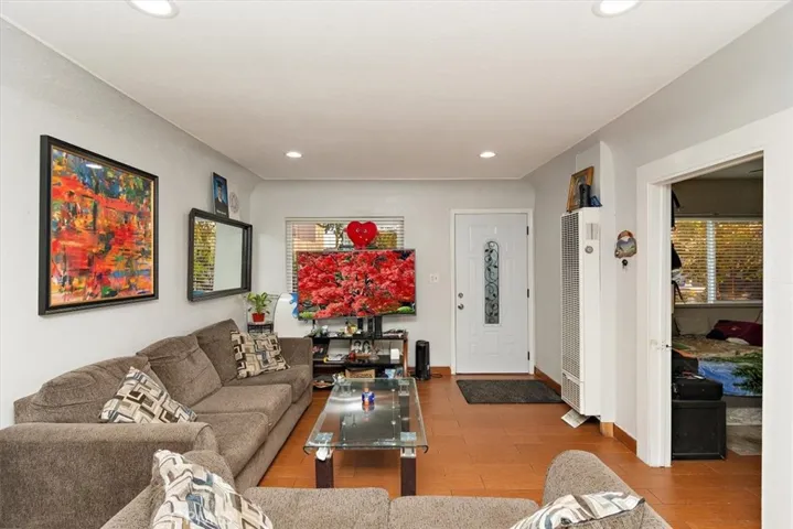 Living Room of 531