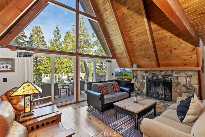 349 Castle Gate Road, Lake Arrowhead, California 92352