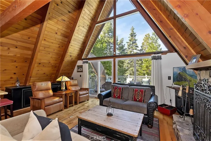 349 Castle Gate Road, Lake Arrowhead, California 92352