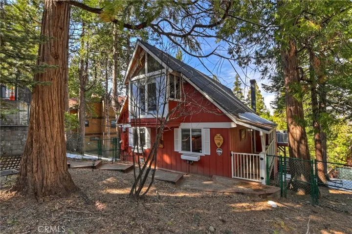 349 Castle Gate Road, Lake Arrowhead, California 92352