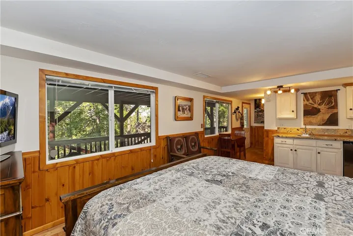 349 Castle Gate Road, Lake Arrowhead, California 92352