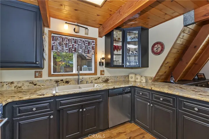 349 Castle Gate Road, Lake Arrowhead, California 92352