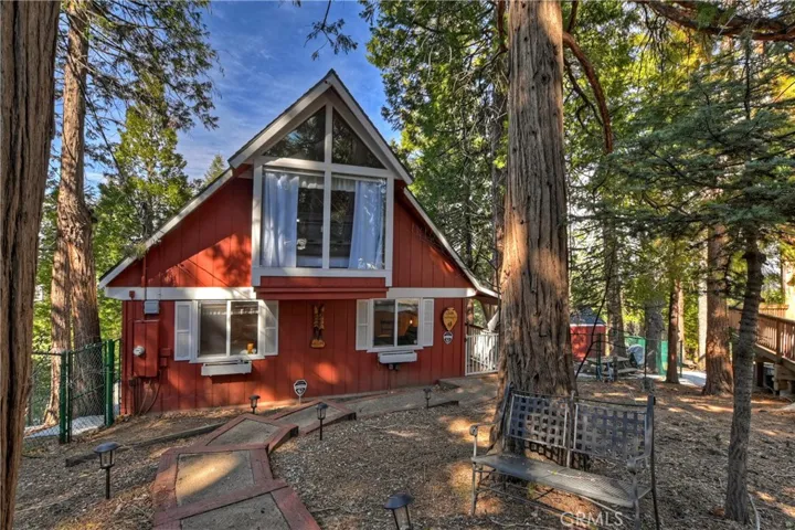 349 Castle Gate Road, Lake Arrowhead, California 92352