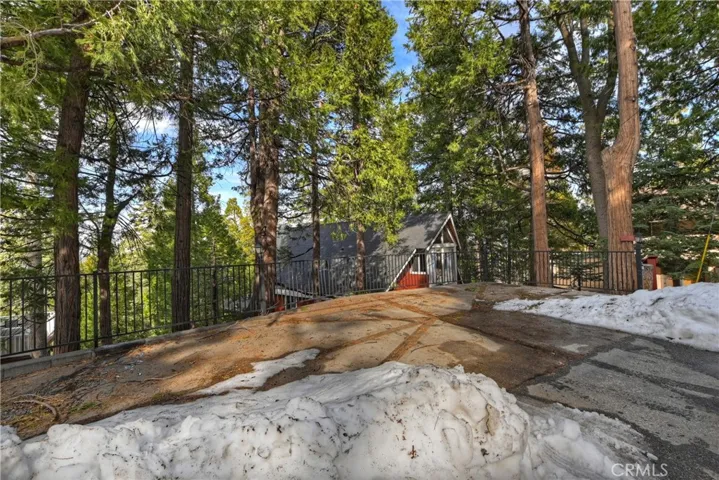 349 Castle Gate Road, Lake Arrowhead, California 92352
