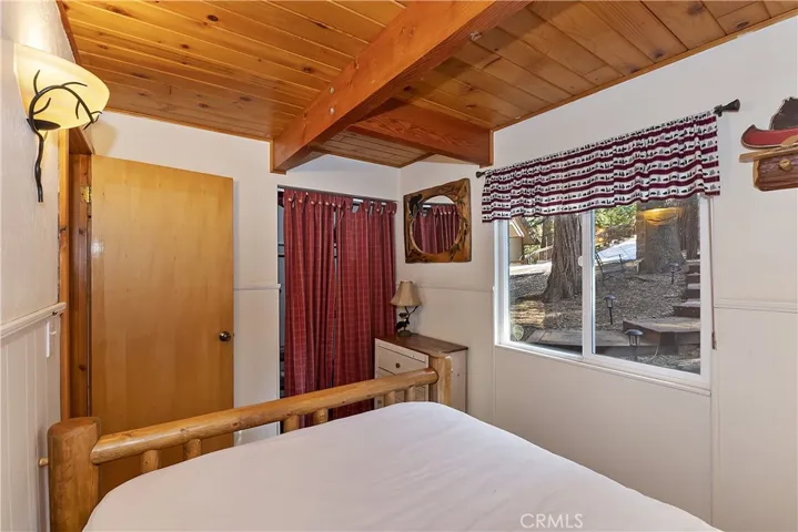 349 Castle Gate Road, Lake Arrowhead, California 92352