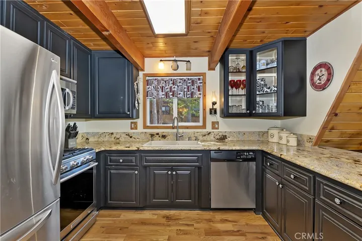 349 Castle Gate Road, Lake Arrowhead, California 92352