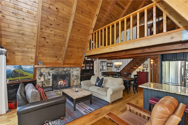 349 Castle Gate Road, Lake Arrowhead, California 92352