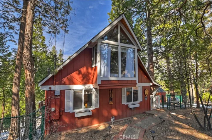 349 Castle Gate Road, Lake Arrowhead, California 92352