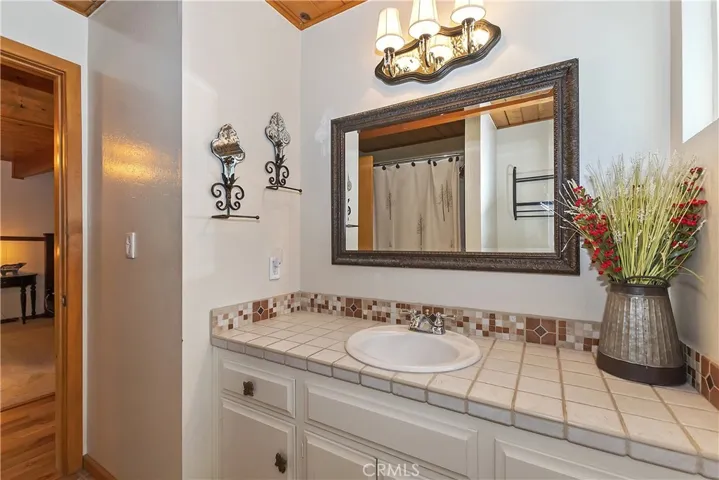 349 Castle Gate Road, Lake Arrowhead, California 92352