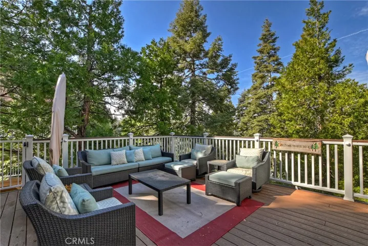 349 Castle Gate Road, Lake Arrowhead, California 92352
