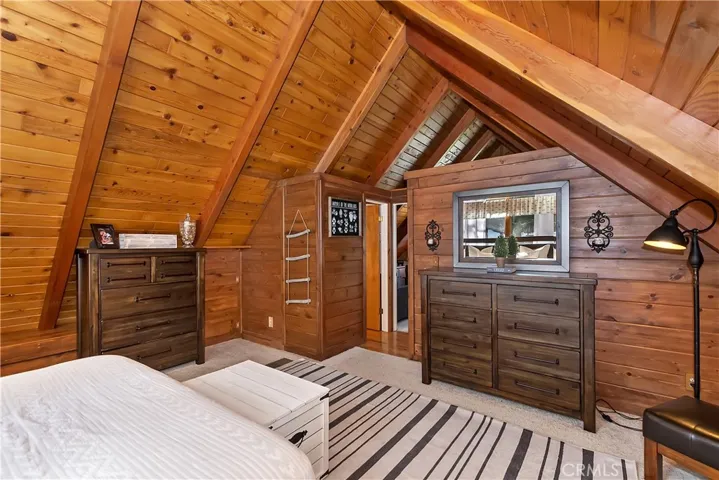 349 Castle Gate Road, Lake Arrowhead, California 92352