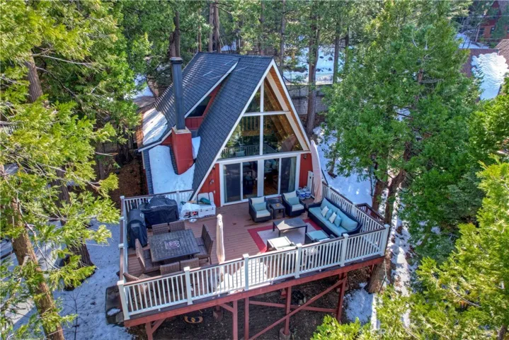 349 Castle Gate Road, Lake Arrowhead, California 92352