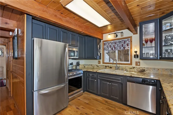 349 Castle Gate Road, Lake Arrowhead, California 92352