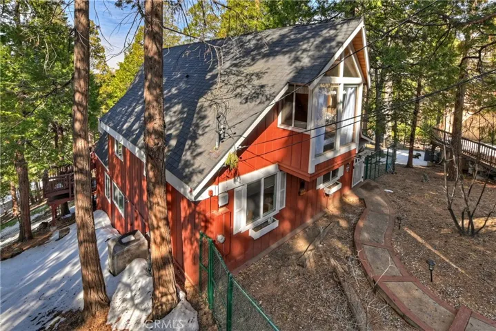 349 Castle Gate Road, Lake Arrowhead, California 92352