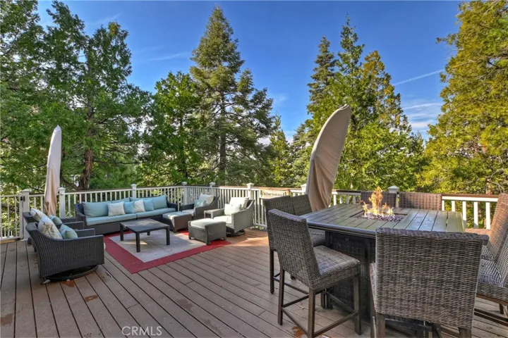 349 Castle Gate Road, Lake Arrowhead, California 92352