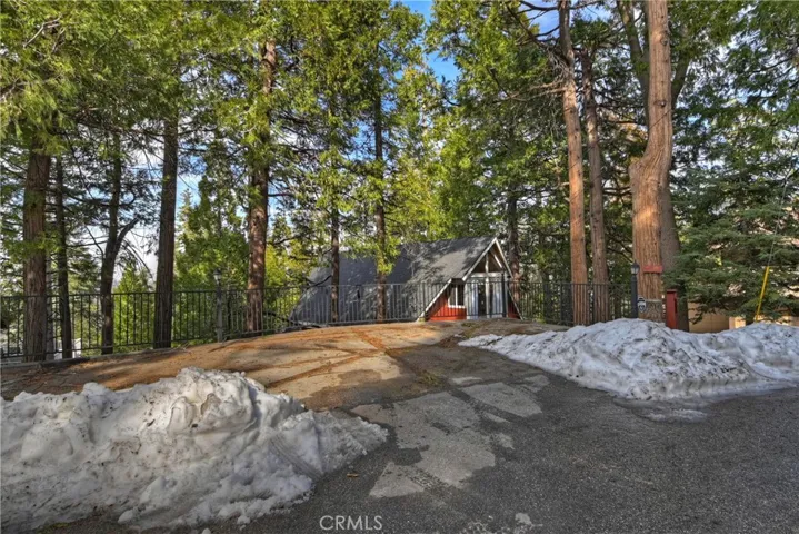 349 Castle Gate Road, Lake Arrowhead, California 92352