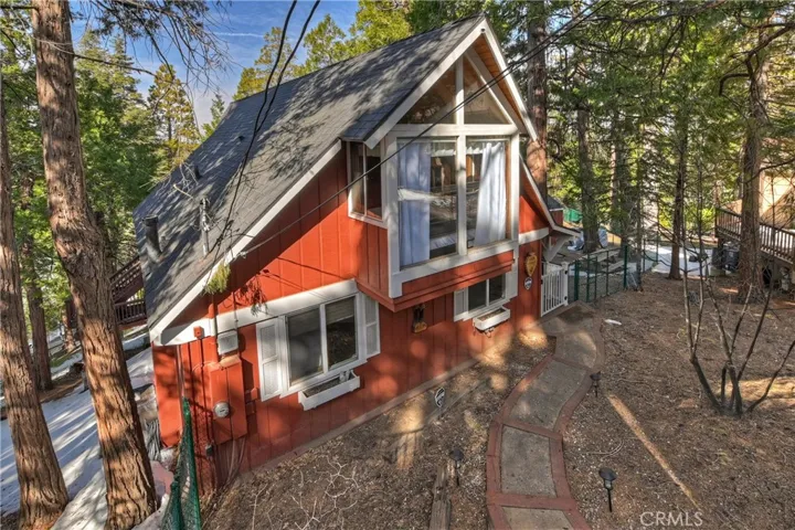 349 Castle Gate Road, Lake Arrowhead, California 92352