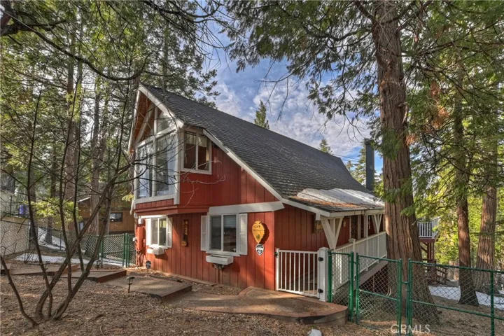 349 Castle Gate Road, Lake Arrowhead, California 92352