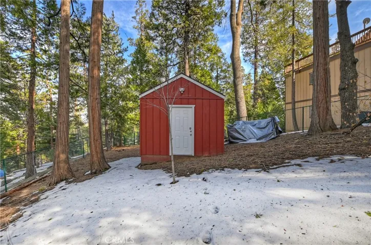 349 Castle Gate Road, Lake Arrowhead, California 92352