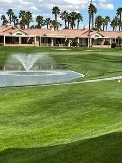 golf course fountain