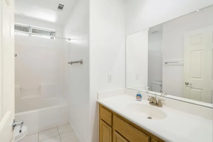 41-web-or-mls-DDAmerica_0322_041