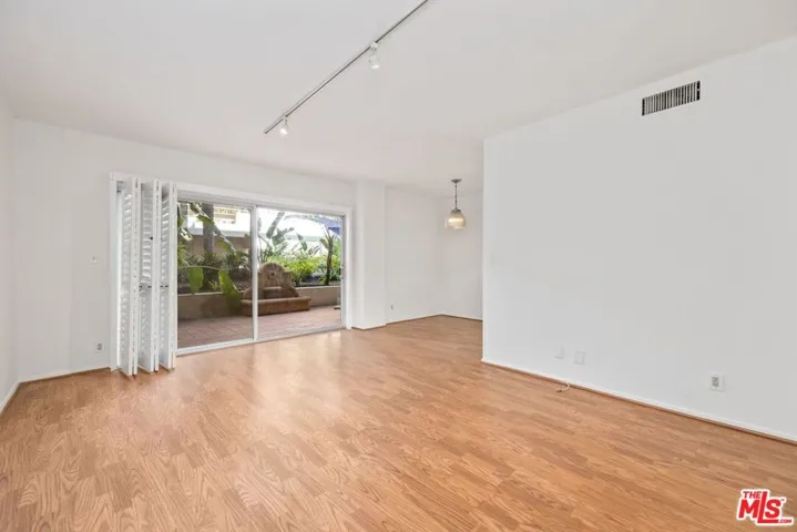 1131 Alta Loma Road 106, West Hollywood, California 90069