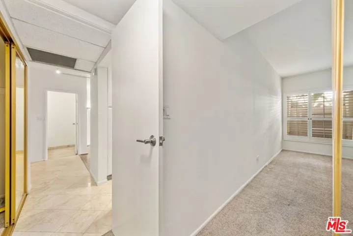 1131 Alta Loma Road 106, West Hollywood, California 90069