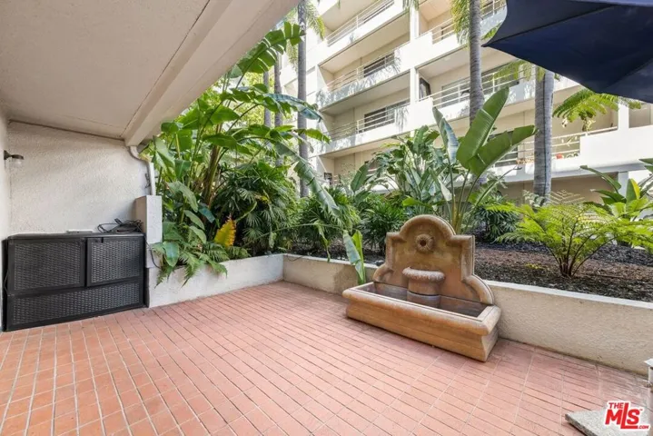 1131 Alta Loma Road 106, West Hollywood, California 90069