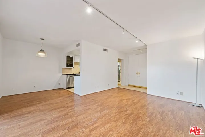 1131 Alta Loma Road 106, West Hollywood, California 90069