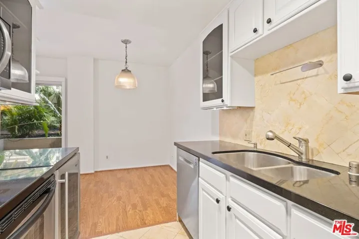 1131 Alta Loma Road 106, West Hollywood, California 90069