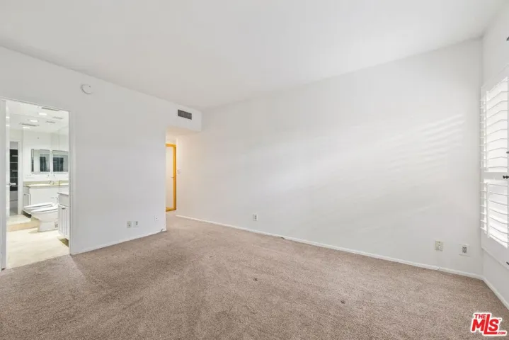 1131 Alta Loma Road 106, West Hollywood, California 90069