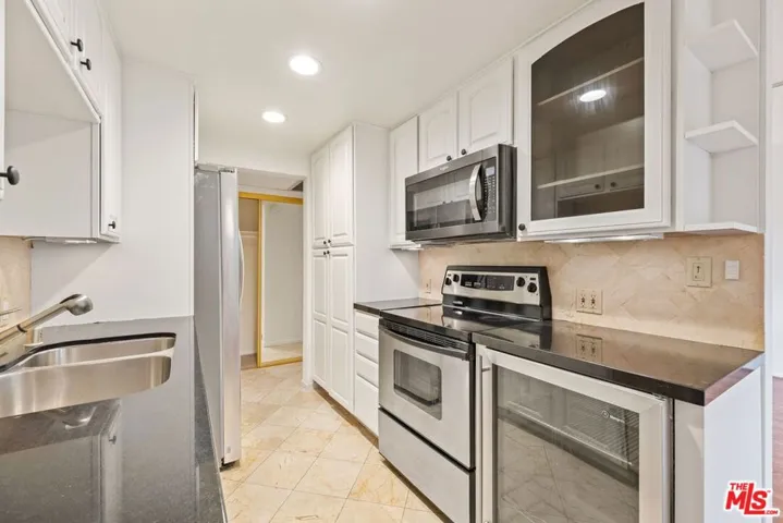 1131 Alta Loma Road 106, West Hollywood, California 90069