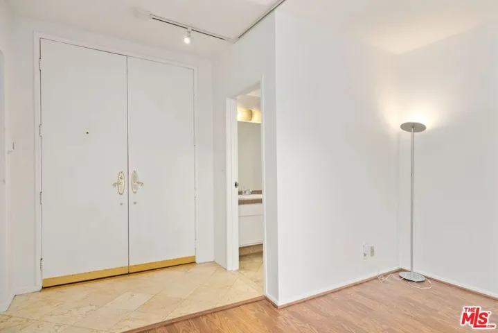 1131 Alta Loma Road 106, West Hollywood, California 90069