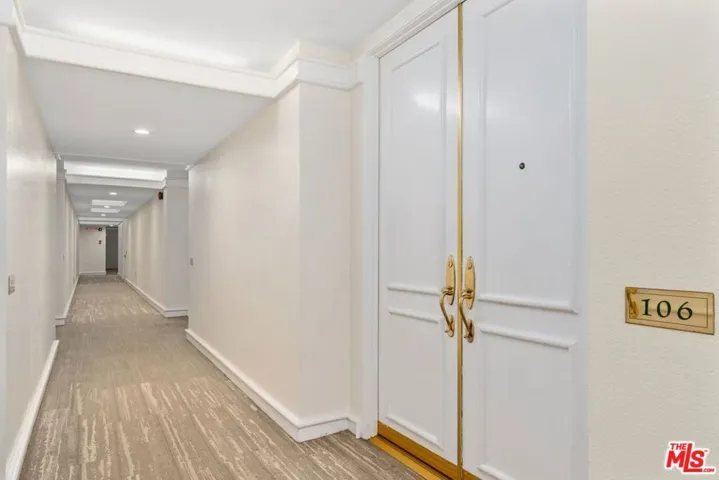 1131 Alta Loma Road 106, West Hollywood, California 90069