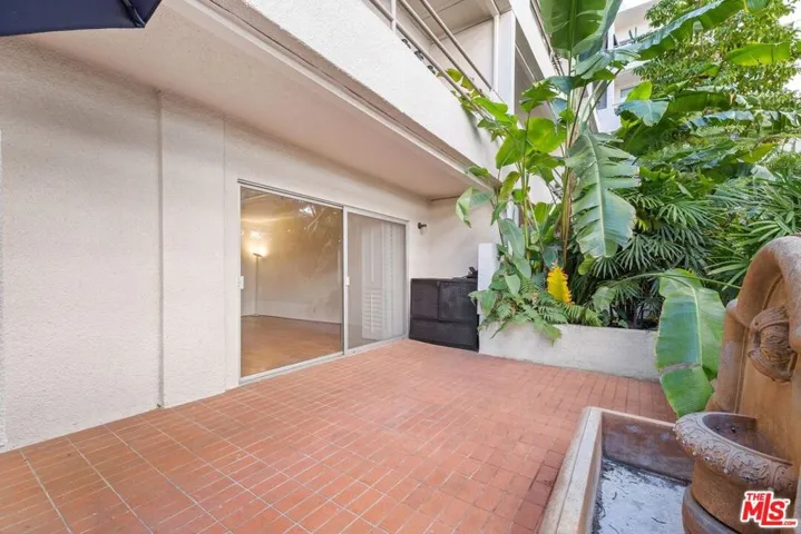 1131 Alta Loma Road 106, West Hollywood, California 90069