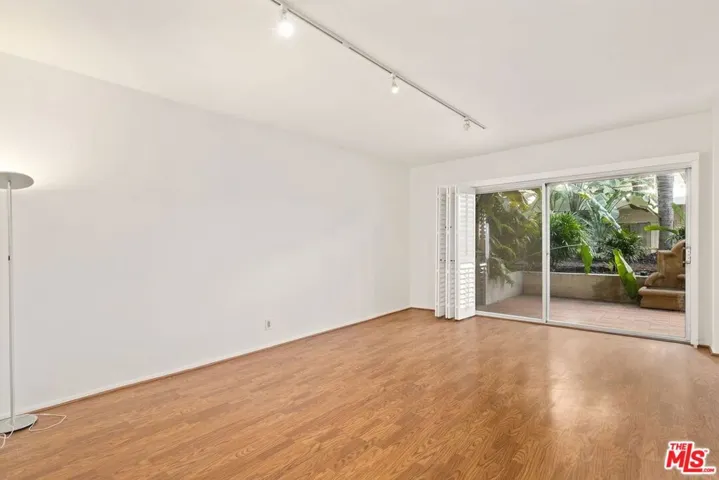 1131 Alta Loma Road 106, West Hollywood, California 90069