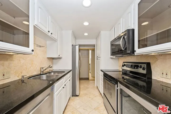 1131 Alta Loma Road 106, West Hollywood, California 90069