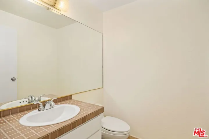 1131 Alta Loma Road 106, West Hollywood, California 90069