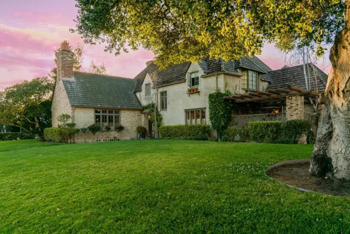 8 Los Laureles Avenue, Salinas, California 93901