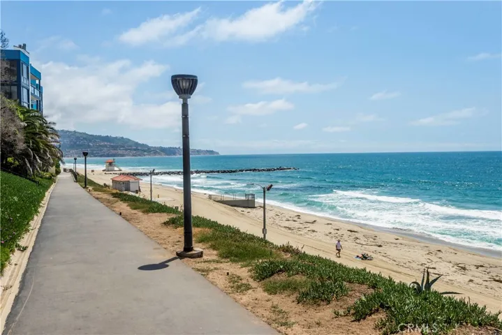 565 Esplanade 316, Redondo Beach, California 90277