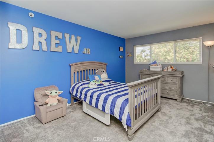 Another big, big bedroom...
