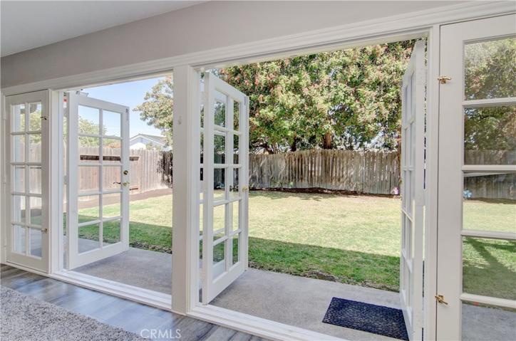 Love this EZ flow to outside...let the party begin!