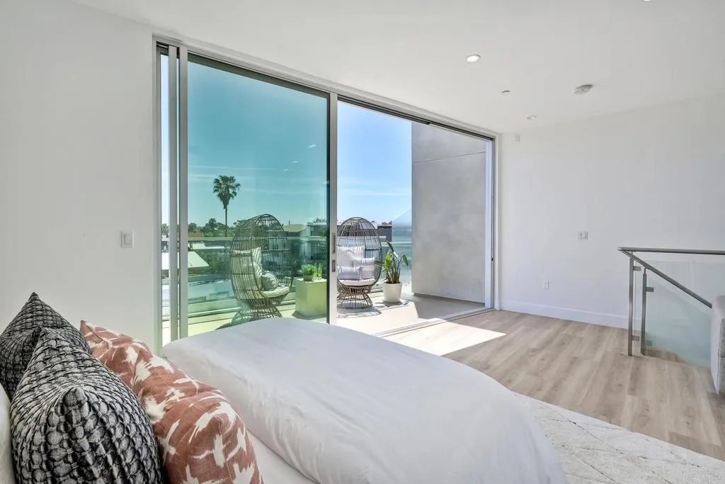 2646 State Street Unit D, Carlsbad, California 92008 home-pic-4